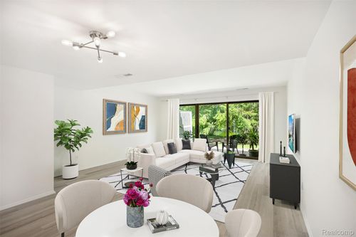 686 Peninsula Ct, Ann Arbor, MI, 48105-2506 | Card Image