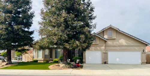 563 W Omaha Ave, Clovis, CA, 93619-4804 | Card Image