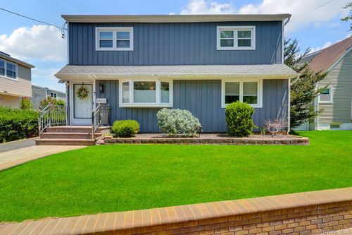 1893 Meadowbrook Rd, Merrick, NY, 11566-2926 | Card Image