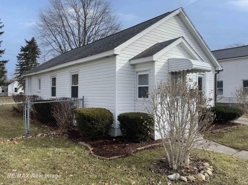 131 S Melze St, Merrill, MI, 48637-2523 | Card Image