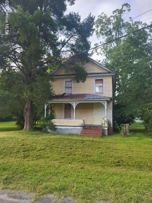 591 E Pungo St, Belhaven, NC, 27810-1522 | Card Image