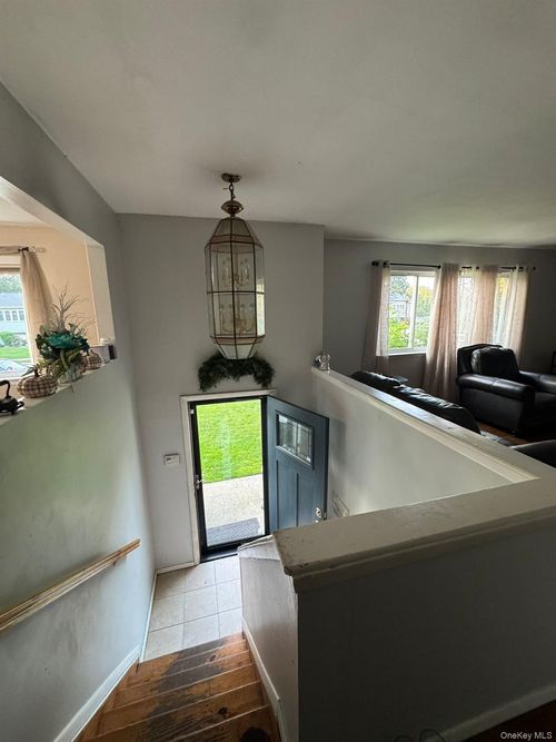 2 Mortell Ct, Copiague, NY, 11726-1000 | Card Image