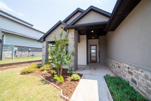 2124 El Cajon Street, Edmond, OK, 73034 | Card Image