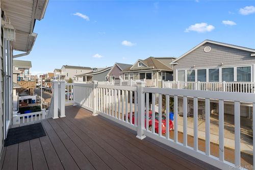 75 Wisconsin St, Long Beach, NY, 11561-1421 | Card Image