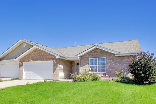 1230 W 82nd Ln, Merrillville, IN, 46410-5857 | Card Image