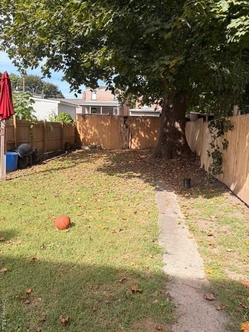 42 Hasbrouck St, Newburgh, NY, 12550-5401 | Card Image