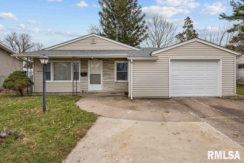 2409 N Michigan Ave, Davenport, IA, 52804-2719 | Card Image