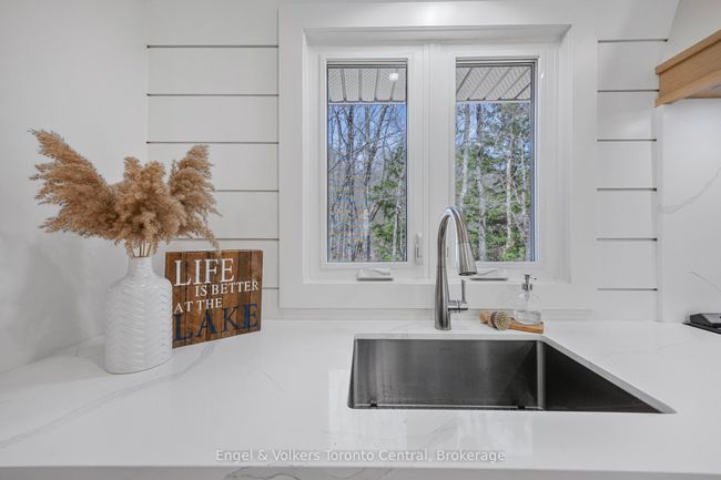 2481 Falkenburg Rd, House other with 3 bedrooms, 1 bathrooms and 6 parking in Port Carling ON | Image 12