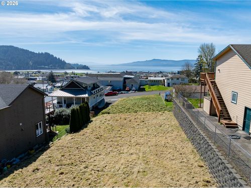 607 Evergreen Ave, Garibaldi, OR, 97118-1603 | Card Image