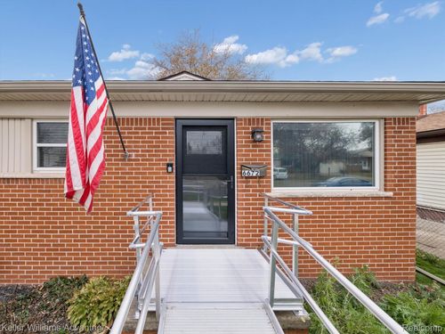 6672 Madison St, Taylor, MI, 48180-1746 | Card Image