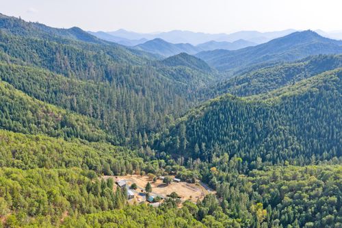 4220 Wards Creek Rd, Rogue River, OR, 97537-4511 | Card Image