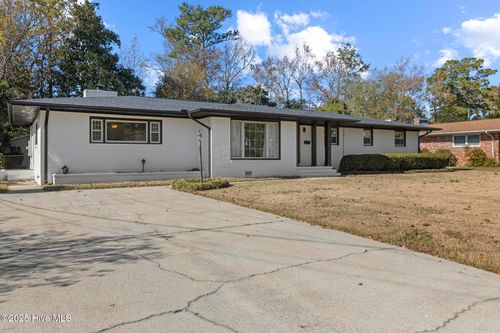 911 Vernon Dr, Jacksonville, NC, 28540-7417 | Card Image