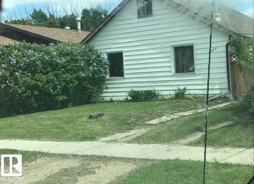 {{alt}} | Card Image