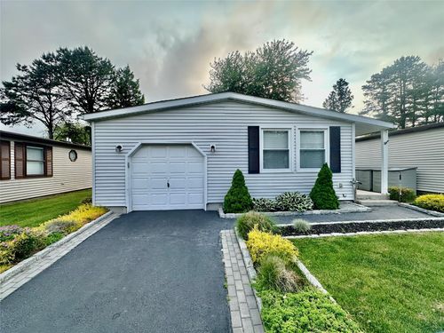 16 Village Cir E, Manorville, NY, 11949-9569 | Card Image