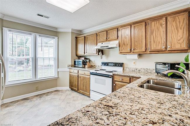 Kitchen | Image 10