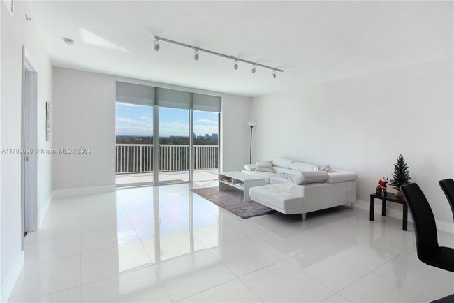 APT-1103 - 14951 Royal Oaks Ln, Condo with 3 bedrooms, 2 bathrooms and null parking in North Miami FL | Image 10