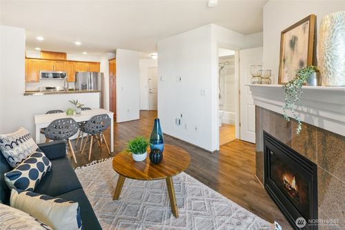 apt-404-123 Queen Anne Ave N, Seattle, WA, 98109-4973 | Card Image
