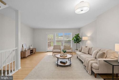 8640 Dellway Ln, VIENNA, VA, 22180-7065 | Card Image