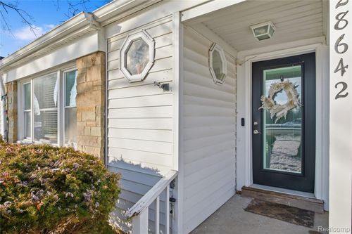 28642 7 Mile Rd, Livonia, MI, 48152-3556 | Card Image