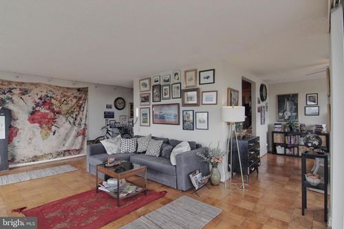 1604s-4515 Willard Ave, CHEVY CHASE, MD, 20815-3664 | Card Image