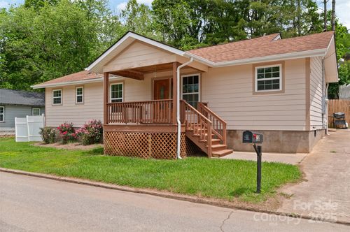 32 Valley St, Canton, NC, 28716-4842 | Card Image