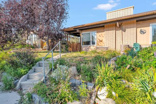 28 Hilton Avenue Nw, Calgary, AB, T2K2H2 | Card Image