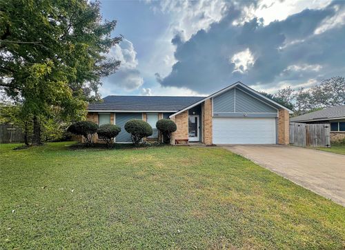 2414 Clearhaven Ct, Arlington, TX, 76014-2827 | Card Image