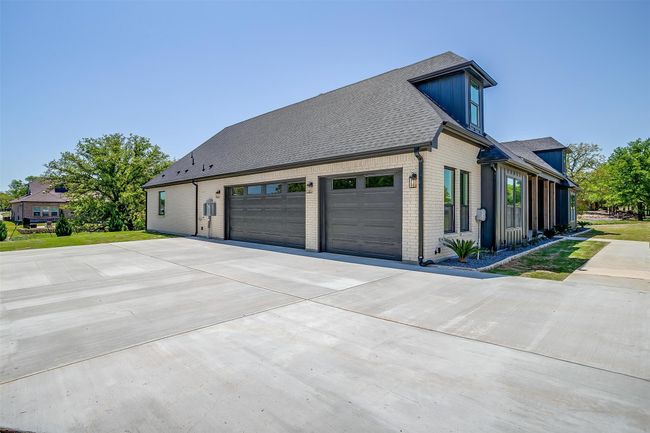 269 Sugartree Cir, House other with 5 bedrooms, 5 bathrooms and null parking in Lipan TX | Image 4