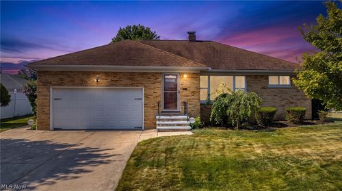 20707 Hilliard Blvd, Rocky River, OH, 44116-3300 | Card Image