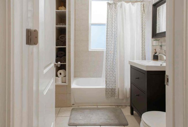 2 - 2213 W Addison St, Condo with 3 bedrooms, 1 bathrooms and 2 parking in Chicago IL | Image 10