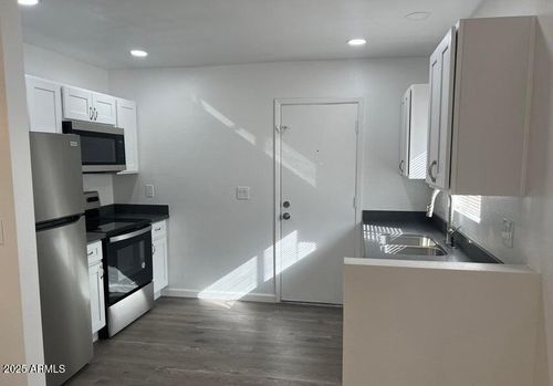 2-2028 W Lawrence Rd, Phoenix, AZ, 85015-1120 | Card Image