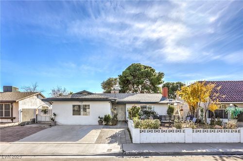 7009 Fenway Ave, Las Vegas, NV, 89147-4733 | Card Image