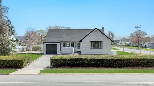 207 August Road, Babylon, NY, 11703 | Card Image