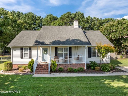 605 Huff Dr, Winterville, NC, 28590-8570 | Card Image