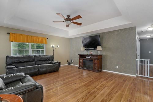 812 Timberland Rd, Mount Vernon, MO, 65712-6363 | Card Image