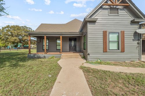 153 E Norway St, Walnut Springs, TX, 76690-4586 | Card Image