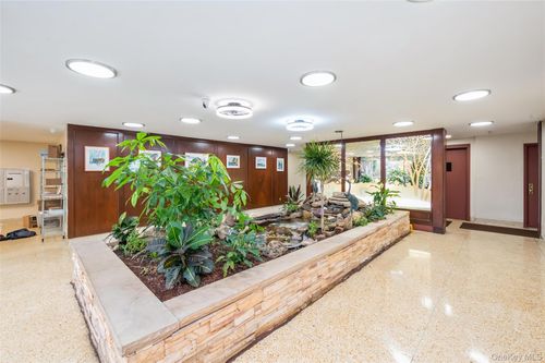 apt-3z-110 Brooklyn Ave, Freeport, NY, 11520-2995 | Card Image