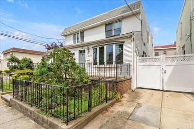 200-03 34th Avenue, Home with 3 bedrooms, 3 bathrooms and null parking in Bayside NY | Image 1