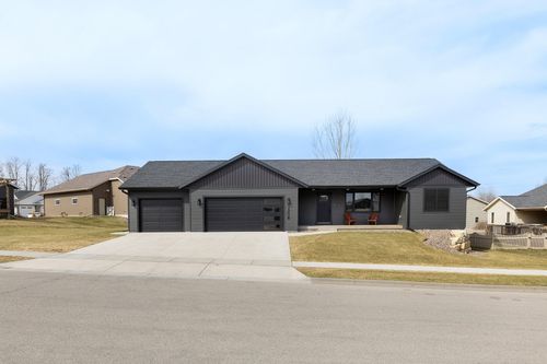 1508 Pioneer Dr, Holmen, WI, 54636-9495 | Card Image