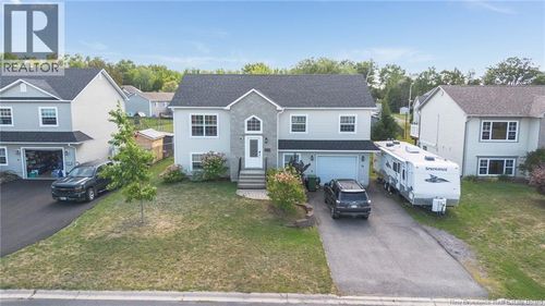 14 Hallihan Dr, Oromocto, NB, E2V0C5 | Card Image