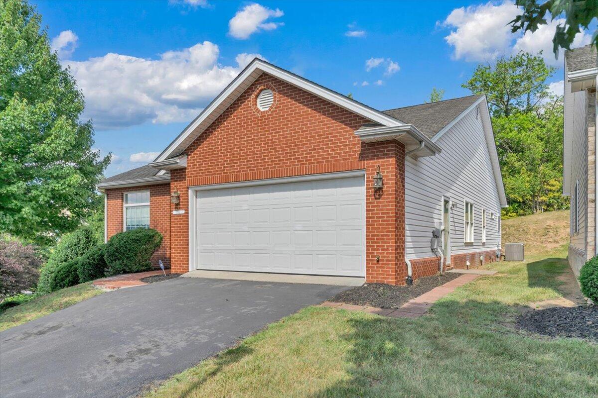1302 Keagy Ln Sw, Pending in Roanoke - eXp Realty