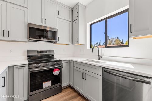 3-302 W Oak Ave, Flagstaff, AZ, 86001-1432 | Card Image