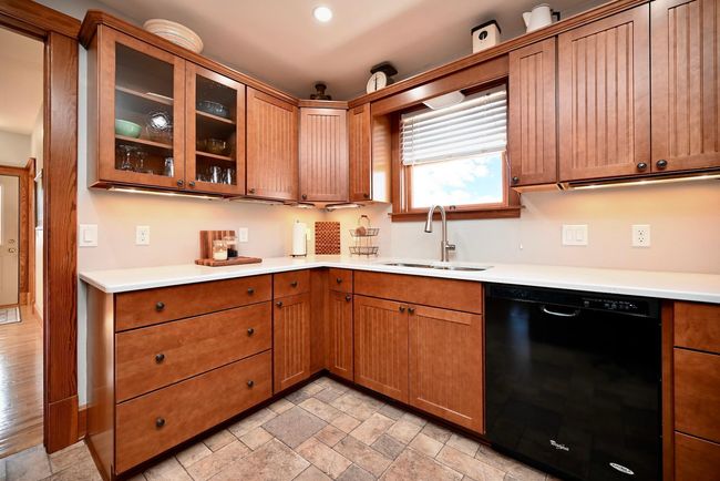 8 Kitchen I.Quartz Counters.jpg | Image 13