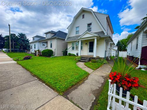 942 2nd St, Wyandotte, MI, 48192-2904 | Card Image