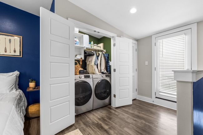 Washer/dryer area | Image 22