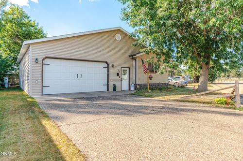 209 Tuttle Ave, Mandan, ND, 58554-5219 | Card Image
