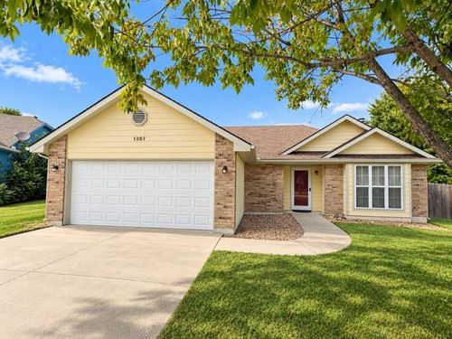 1007 Chelsea Ct, Warrensburg, MO, 64093-9670 | Card Image