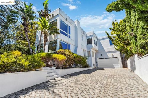 2912 Hillside Dr, Burlingame, CA, 94010-5909 | Card Image