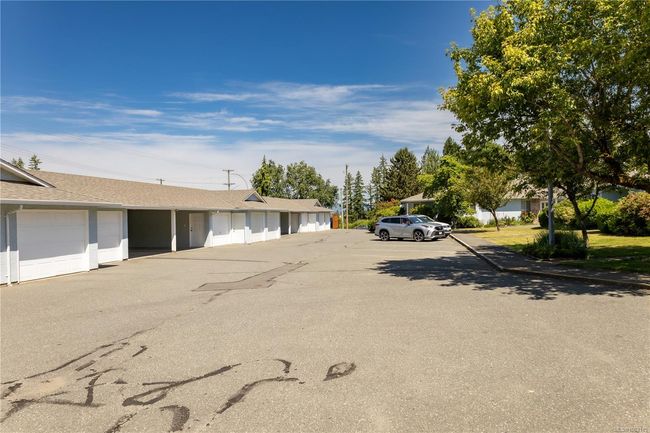 1 single garage belongs to this unit | Image 40