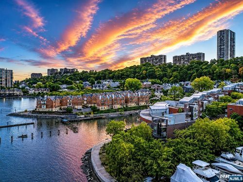 22 Vela Way, Edgewater, NJ, 07020-1564 | Card Image